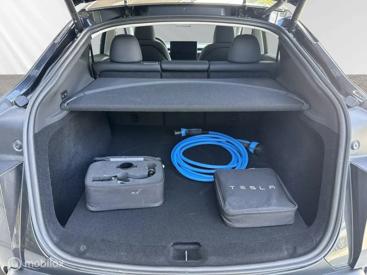 Premium Long Range AWD 75 kWh, trekh, winterb