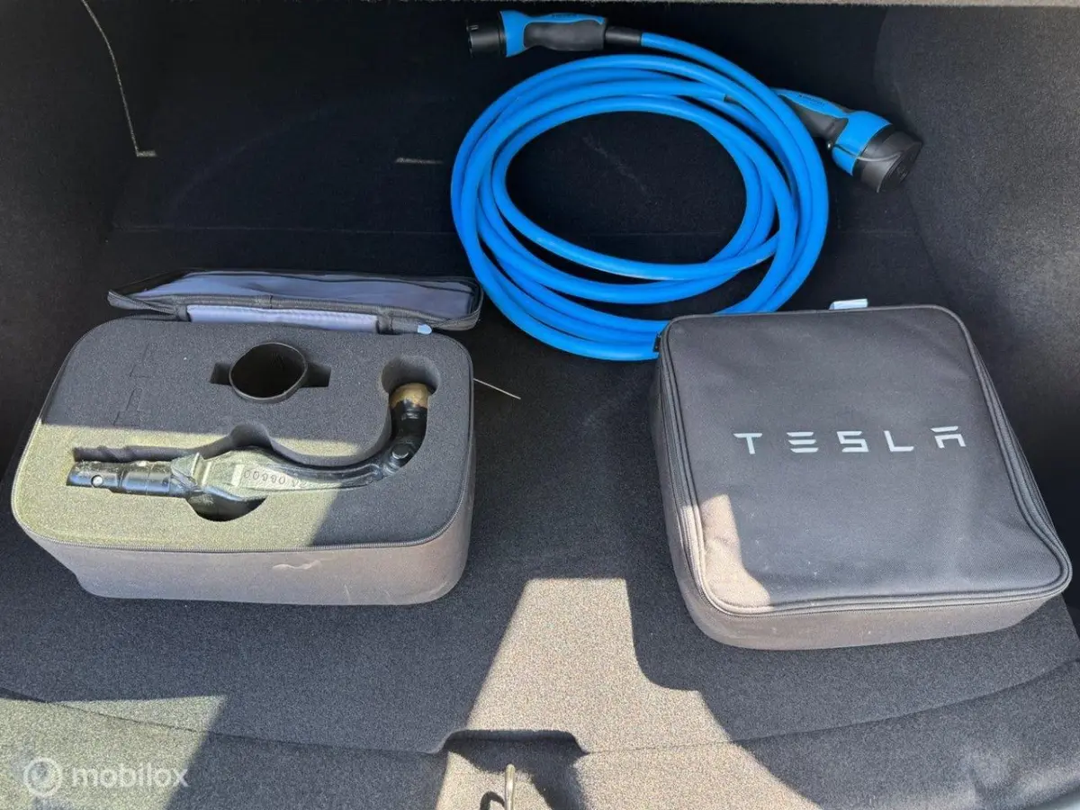 Premium Long Range AWD 75 kWh, trekh, winterb