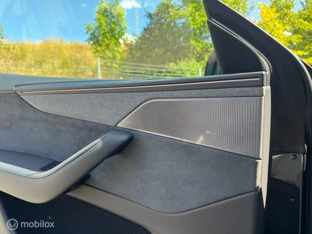 Premium Long Range AWD 75 kWh, trekh, winterb