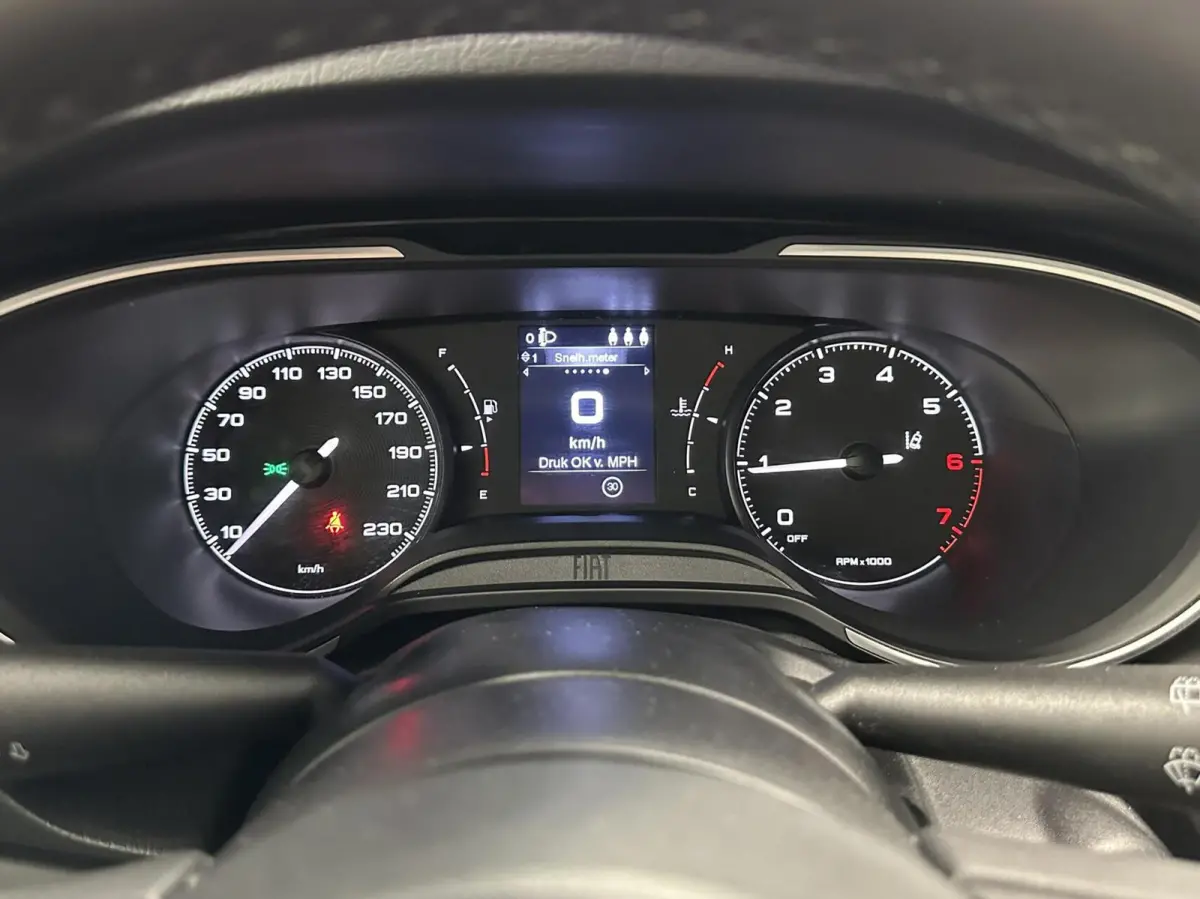 1.0 Life CRUISE CLIMA LM NAVI CARPLAY