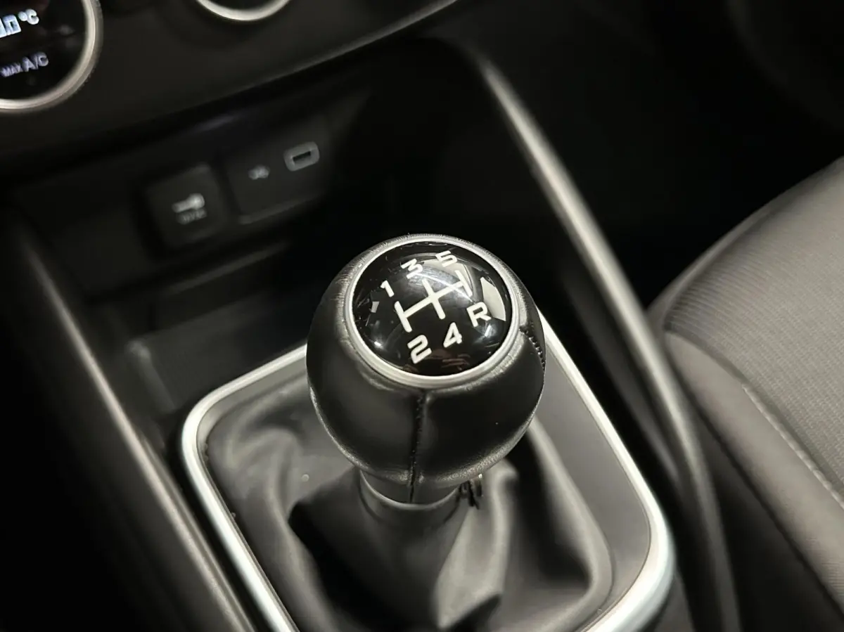 1.0 Life CRUISE CLIMA LM NAVI CARPLAY