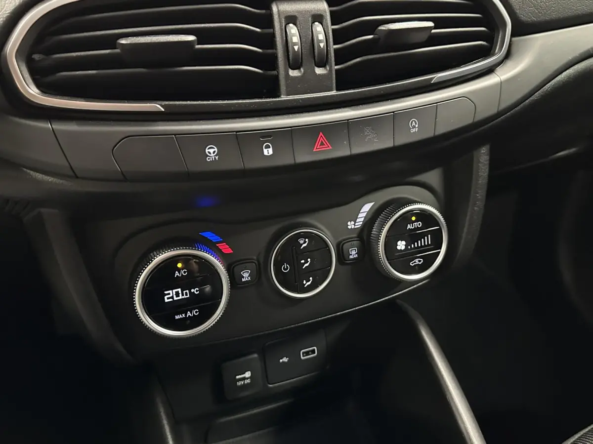 1.0 Life CRUISE CLIMA LM NAVI CARPLAY