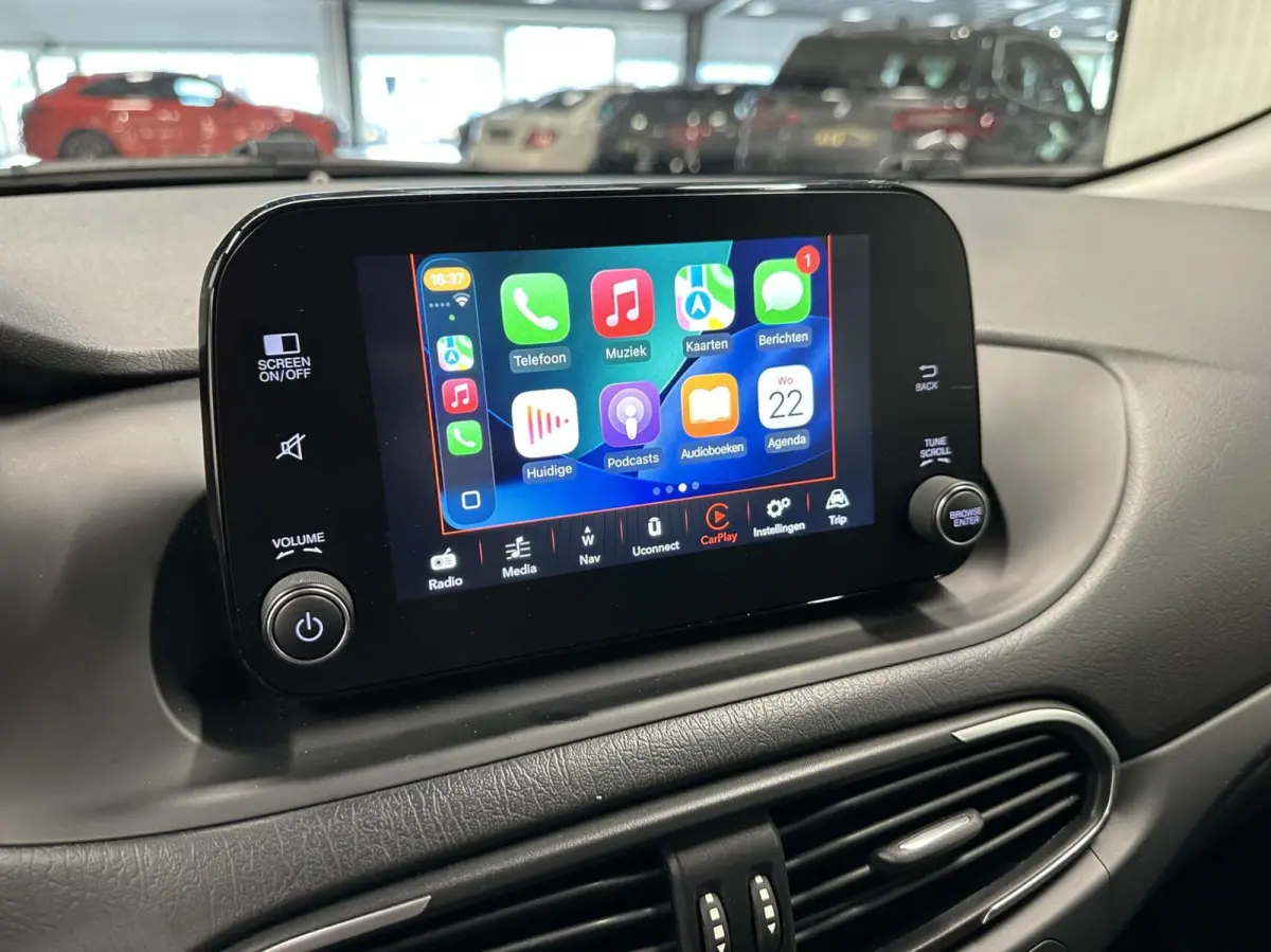 1.0 Life CRUISE CLIMA LM NAVI CARPLAY