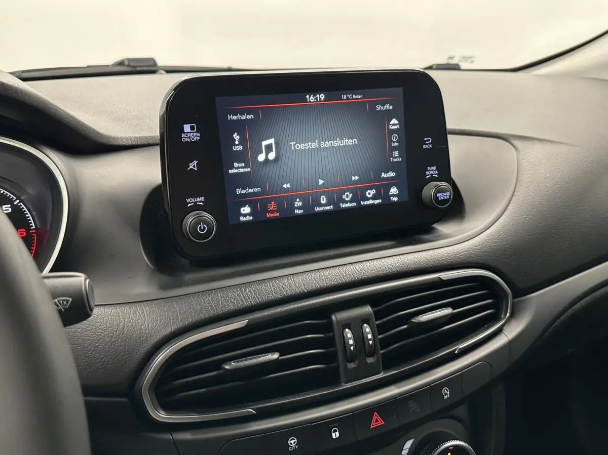 1.0 Life CRUISE CLIMA LM NAVI CARPLAY