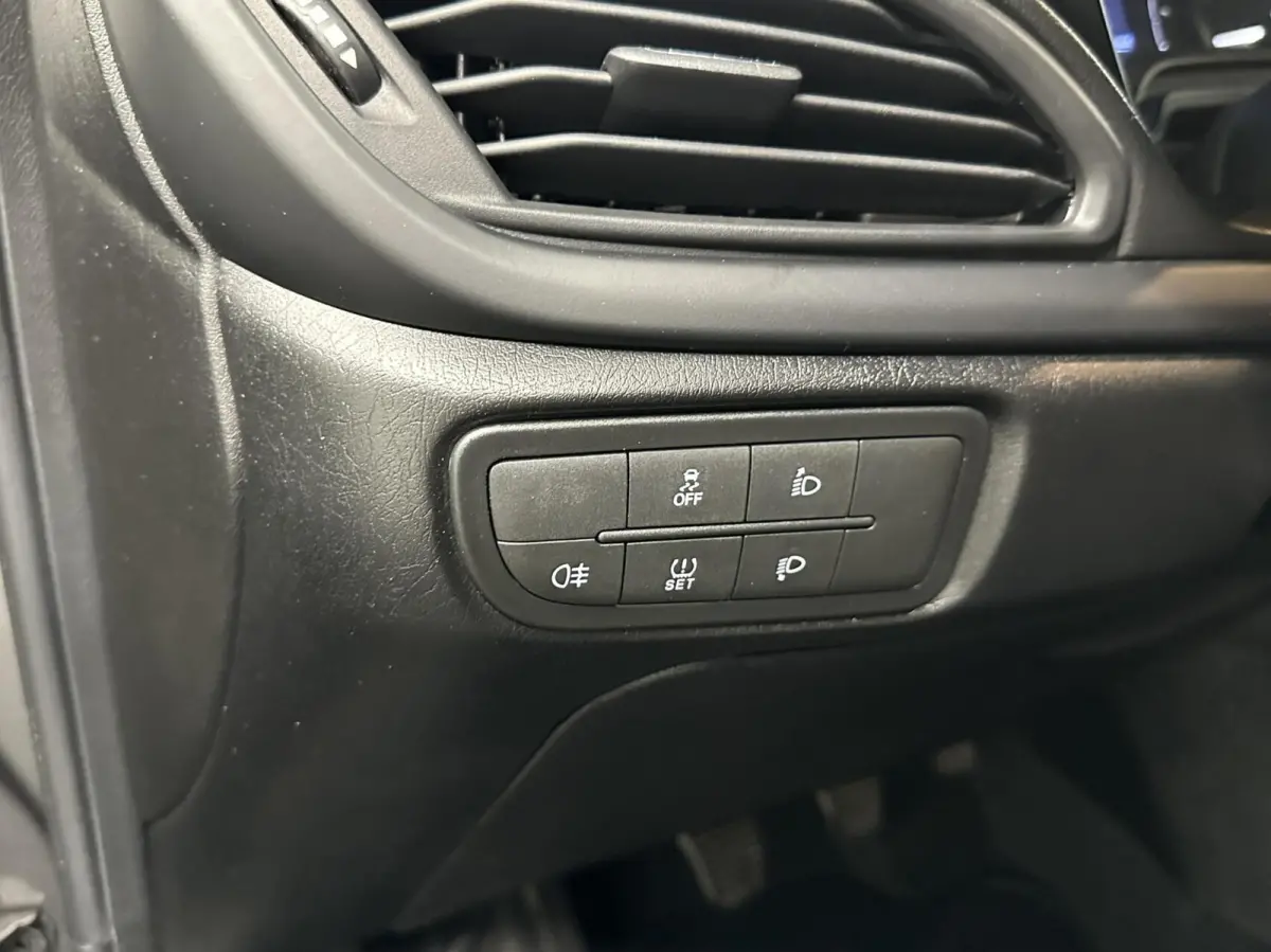 1.0 Life CRUISE CLIMA LM NAVI CARPLAY