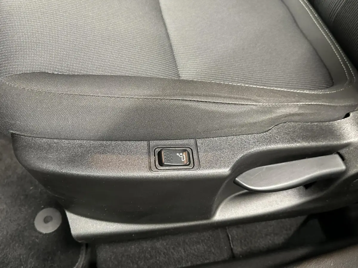 1.0 Life CRUISE CLIMA LM NAVI CARPLAY