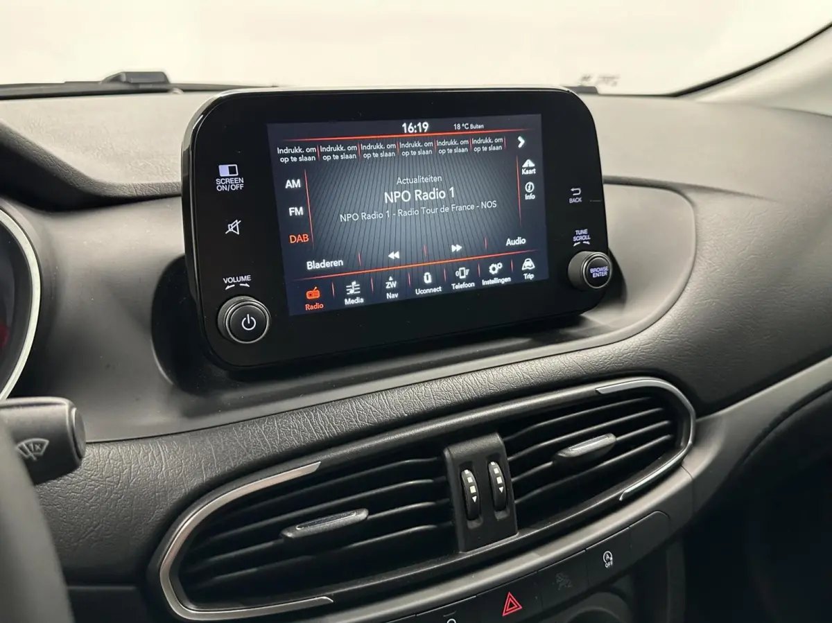 1.0 Life CRUISE CLIMA LM NAVI CARPLAY