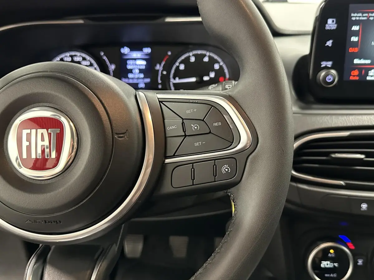 1.0 Life CRUISE CLIMA LM NAVI CARPLAY