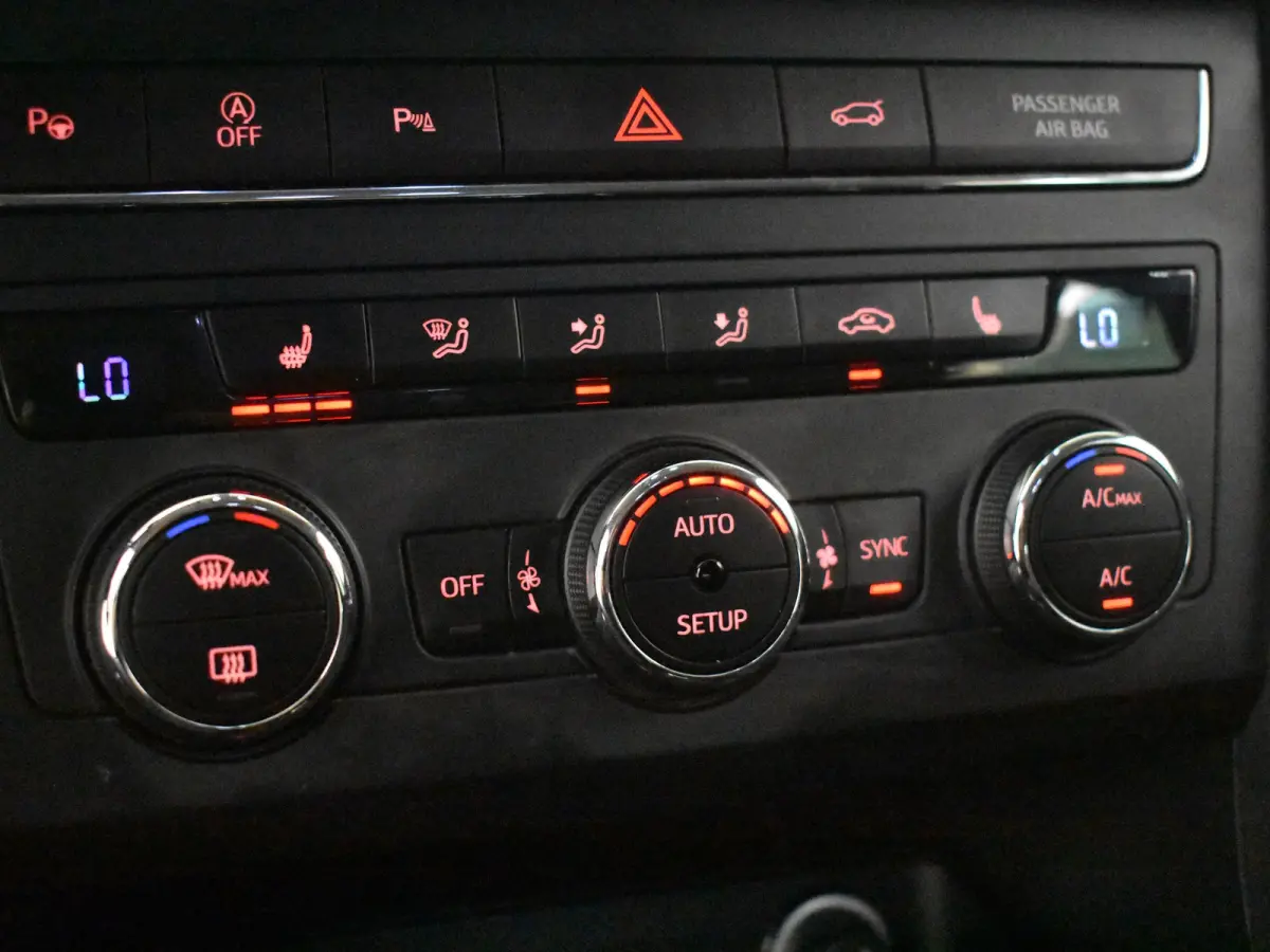 1.4 EcoTSI Style 150PK | Trekhaak | Apple Carplay Android Auto | Keyless | Parkeersensoren Voor/Achter | Navi | Stoel verw | Parkeer assistent | Climate Control | 19"LMV