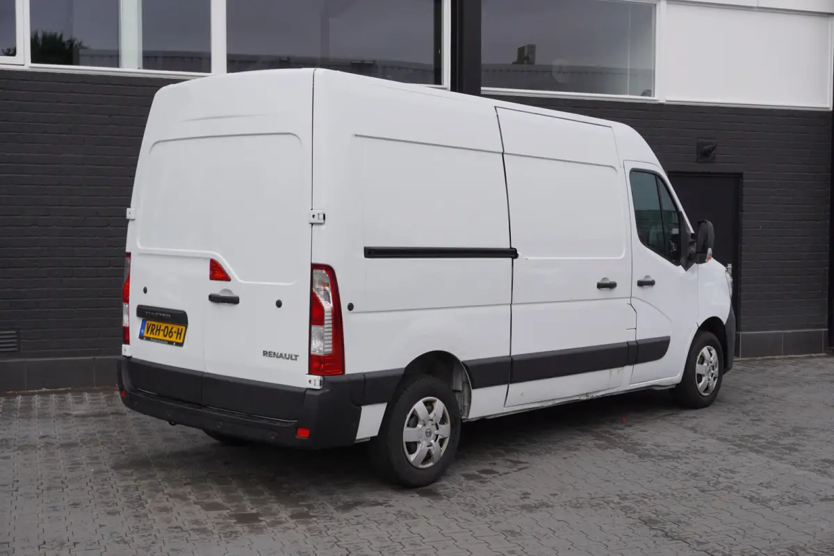 2.3 dCi 150PK L2H2 - EURO 6 - Airco - Cruise - PDC - €13.950,- Excl.