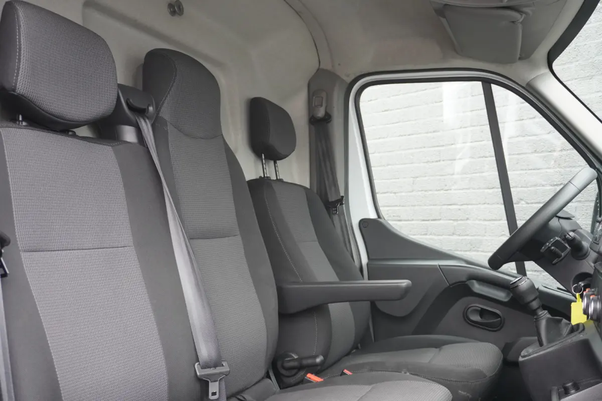 2.3 dCi 150PK L2H2 - EURO 6 - Airco - Cruise - PDC - €13.950,- Excl.