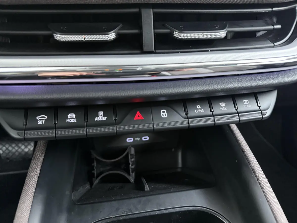 60 First Edition | SOH 92,8% | Adaptieve Cruise Control | Stoel- & Stuurverwarming |
