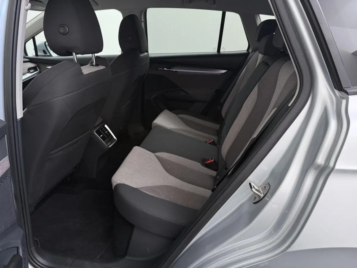 60 First Edition | SOH 92,8% | Adaptieve Cruise Control | Stoel- & Stuurverwarming |