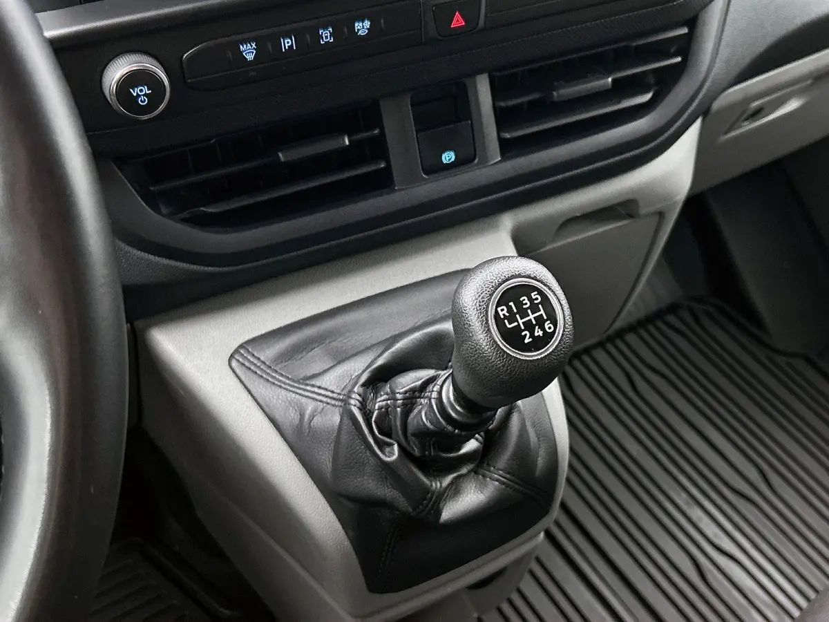 300 2.0 TDCI L2H1 Trend Nieuw Model Navigatie Cruise Camera Parkeersensoren Trekhaak