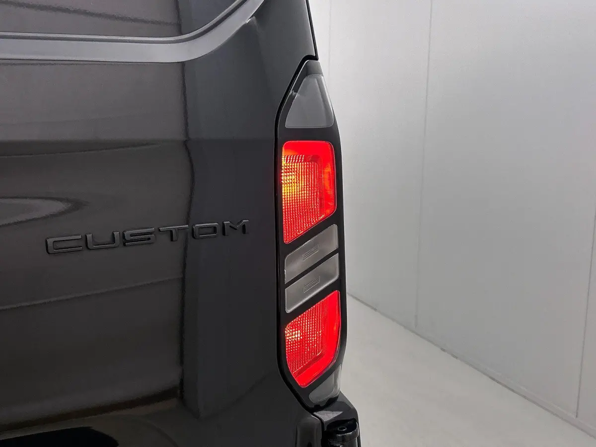 300 2.0 TDCI L2H1 Trend Nieuw Model Navigatie Cruise Camera Parkeersensoren Trekhaak