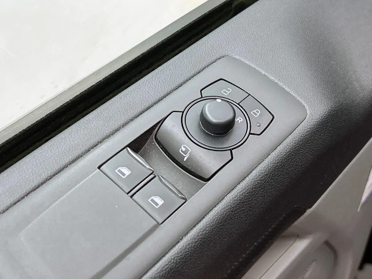 300 2.0 TDCI L2H1 Trend Nieuw Model Navigatie Cruise Camera Parkeersensoren Trekhaak