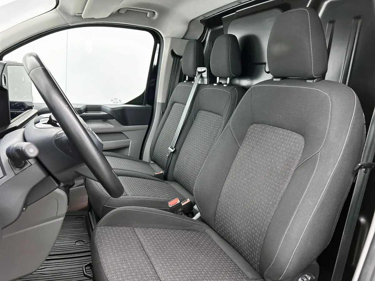 300 2.0 TDCI L2H1 Trend Nieuw Model Navigatie Cruise Camera Parkeersensoren Trekhaak