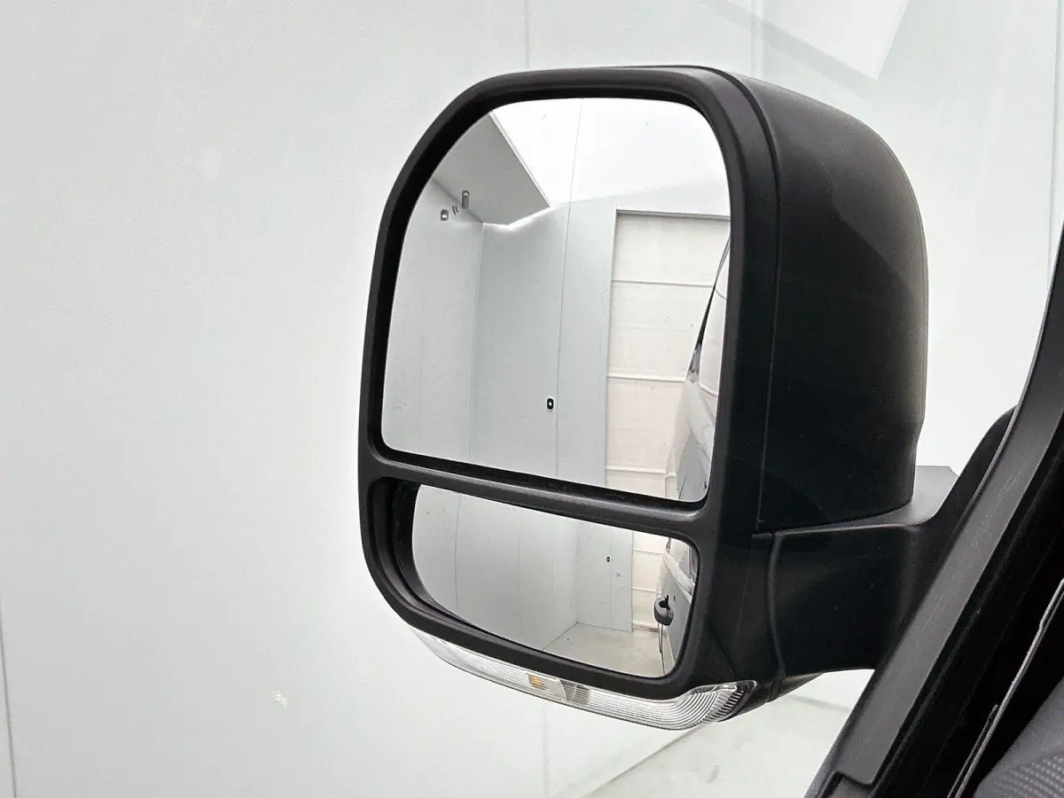 300 2.0 TDCI L2H1 Trend Nieuw Model Navigatie Cruise Camera Parkeersensoren Trekhaak