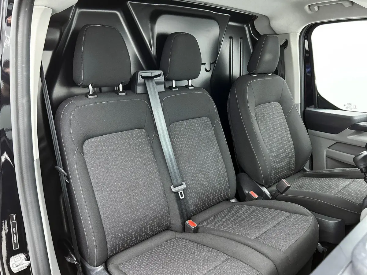 300 2.0 TDCI L2H1 Trend Nieuw Model Navigatie Cruise Camera Parkeersensoren Trekhaak