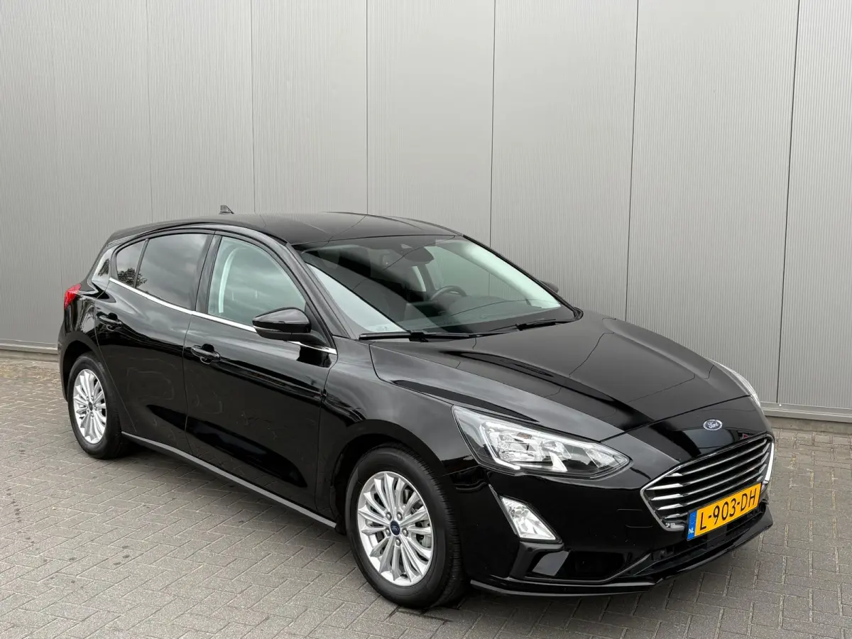 125PK EcoB. Automaat Titanium Carplay-android/Navigatie/Parkeerhulp/Camera/Keyfree
