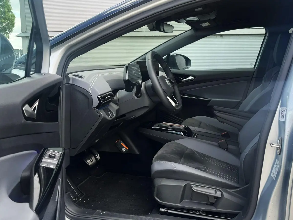 286pk Pro Limited Edition 77 kWh | App Connect | Navigatie | Stoelverwarming