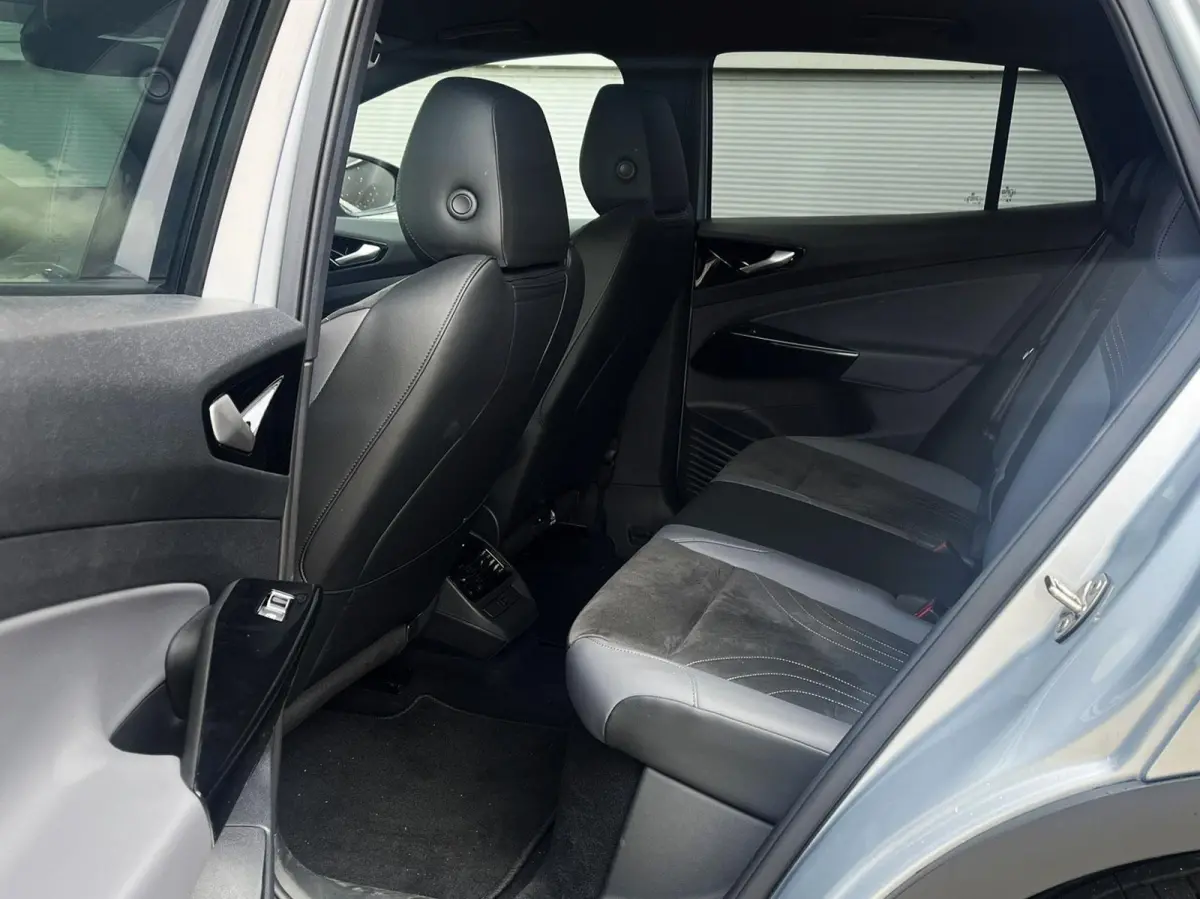 286pk Pro Limited Edition 77 kWh | App Connect | Navigatie | Stoelverwarming