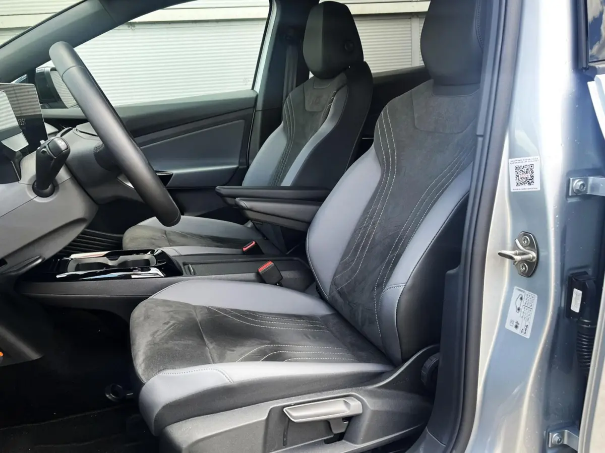 286pk Pro Limited Edition 77 kWh | App Connect | Navigatie | Stoelverwarming