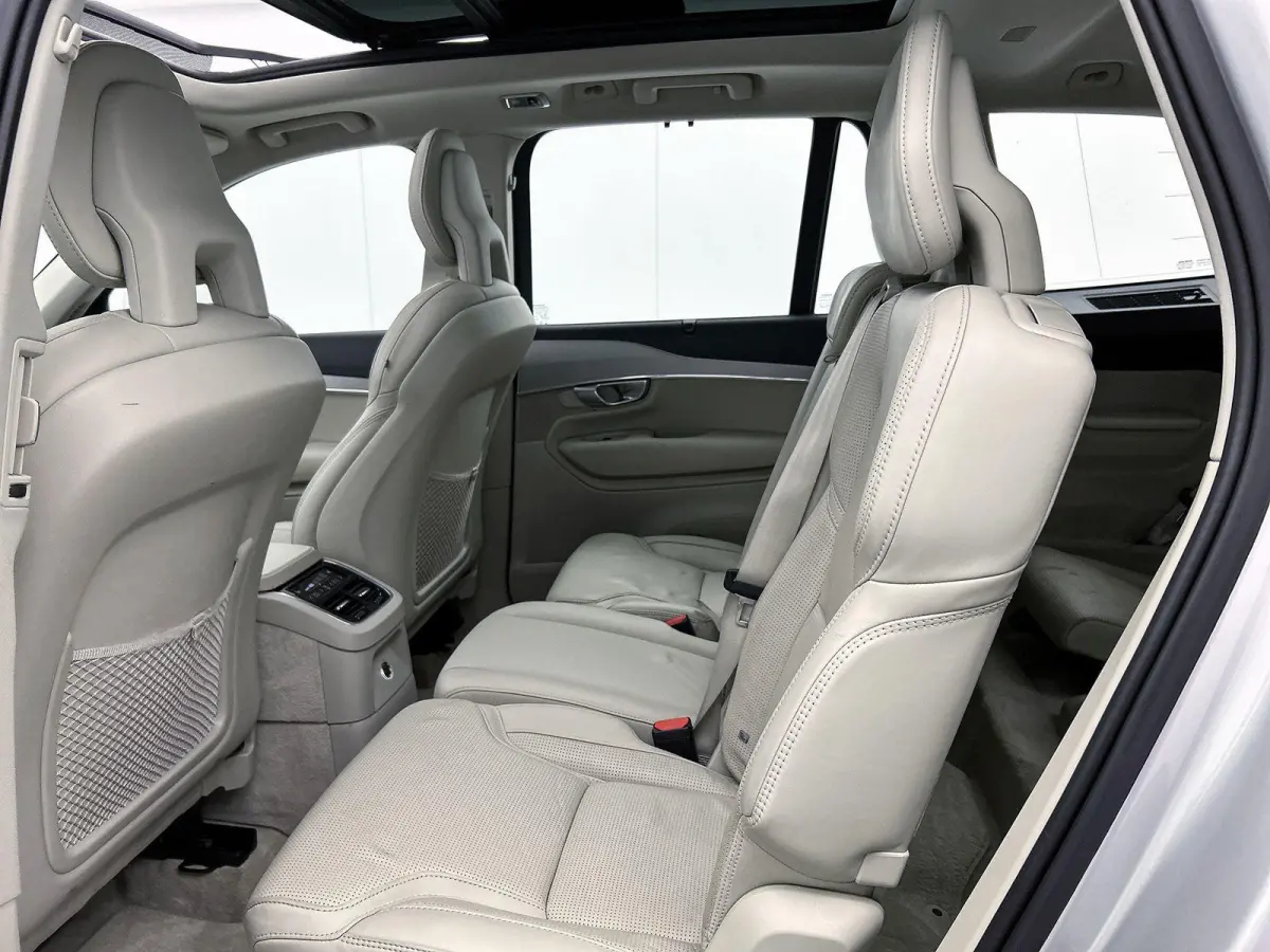 2.0 T8 Twin Engine AWD Inscription | Luchtvering | Navigatie | Elektrisch Schuif / Kantel dak | Lederen bekleding | Elektrisch verstelbare Stoelen met geheugen | Camera Achter | Verwarmbaar 