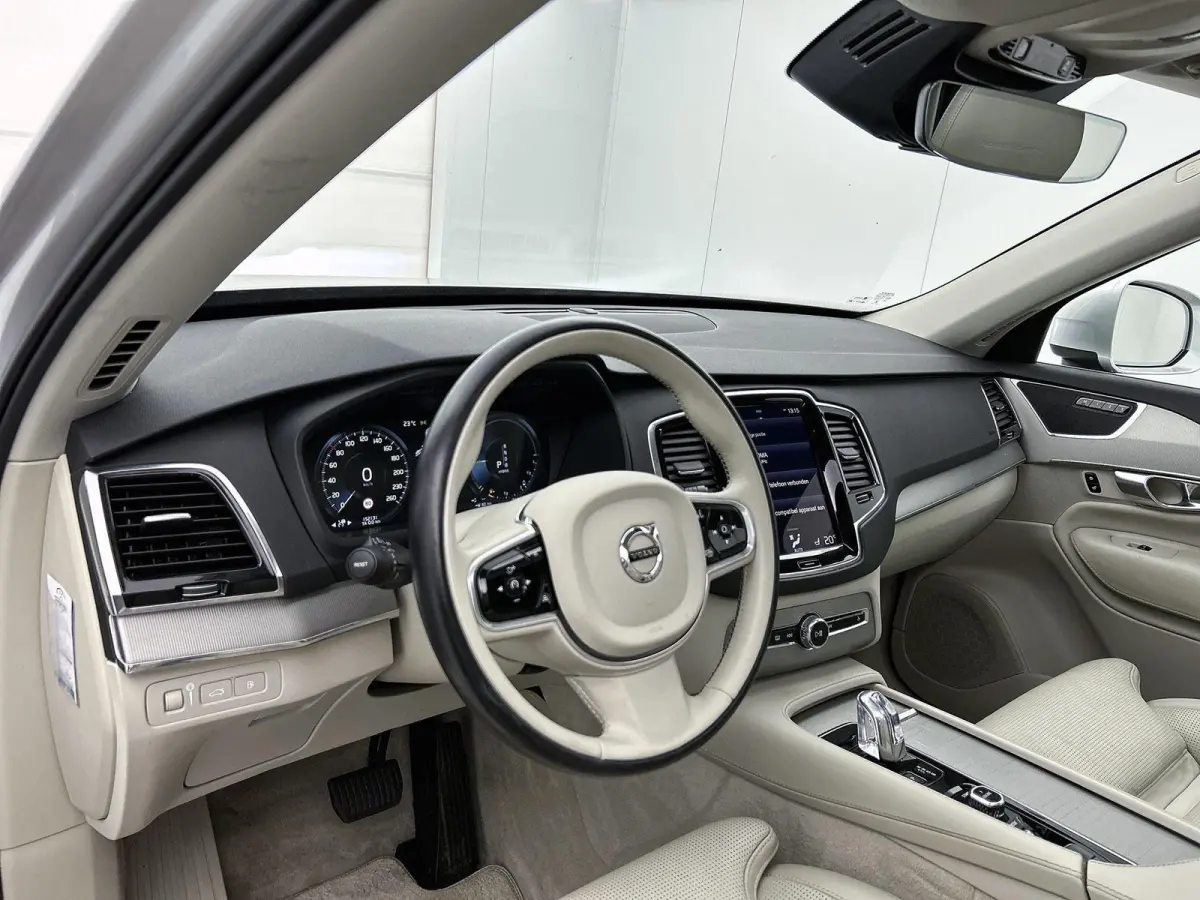 2.0 T8 Twin Engine AWD Inscription | Luchtvering | Navigatie | Elektrisch Schuif / Kantel dak | Lederen bekleding | Elektrisch verstelbare Stoelen met geheugen | Camera Achter | Verwarmbaar 