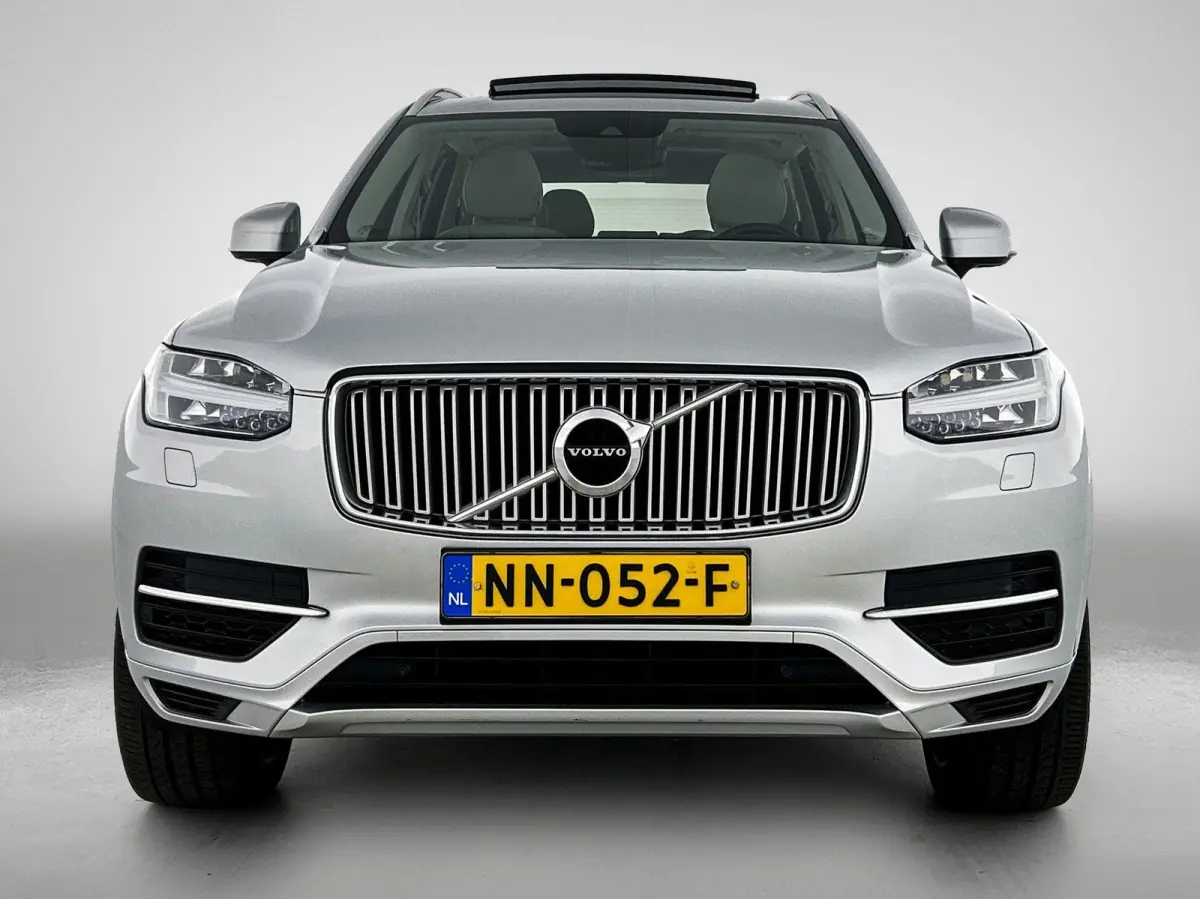 2.0 T8 Twin Engine AWD Inscription | Luchtvering | Navigatie | Elektrisch Schuif / Kantel dak | Lederen bekleding | Elektrisch verstelbare Stoelen met geheugen | Camera Achter | Verwarmbaar 