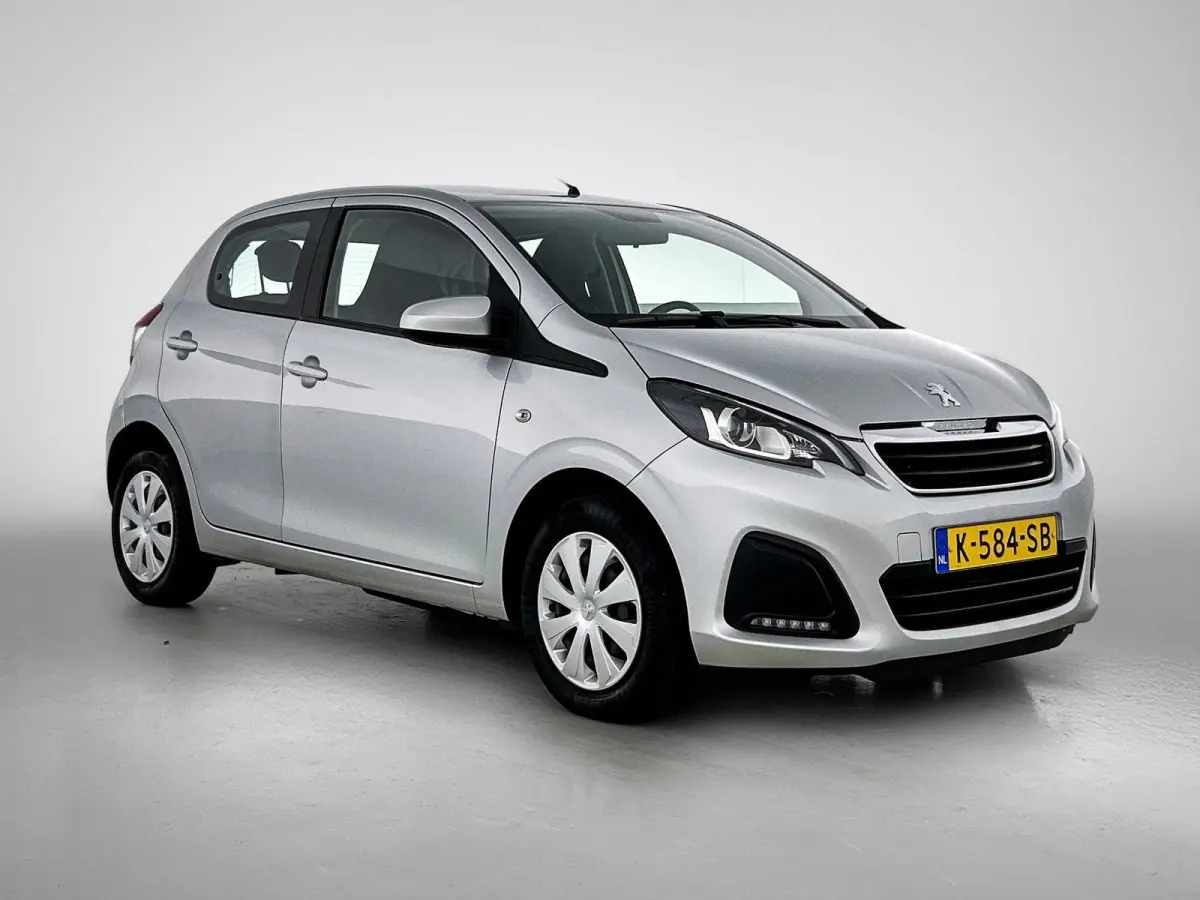Active 1.0 e-VTi 72pk | Lage kilometerstand | Airco | Elektrische ramen | Centrale portiervergrendeling | DAB+ radio | Bluetooth | Radio/MP3 speler met stuurbediening | Zuinig en voordelig a