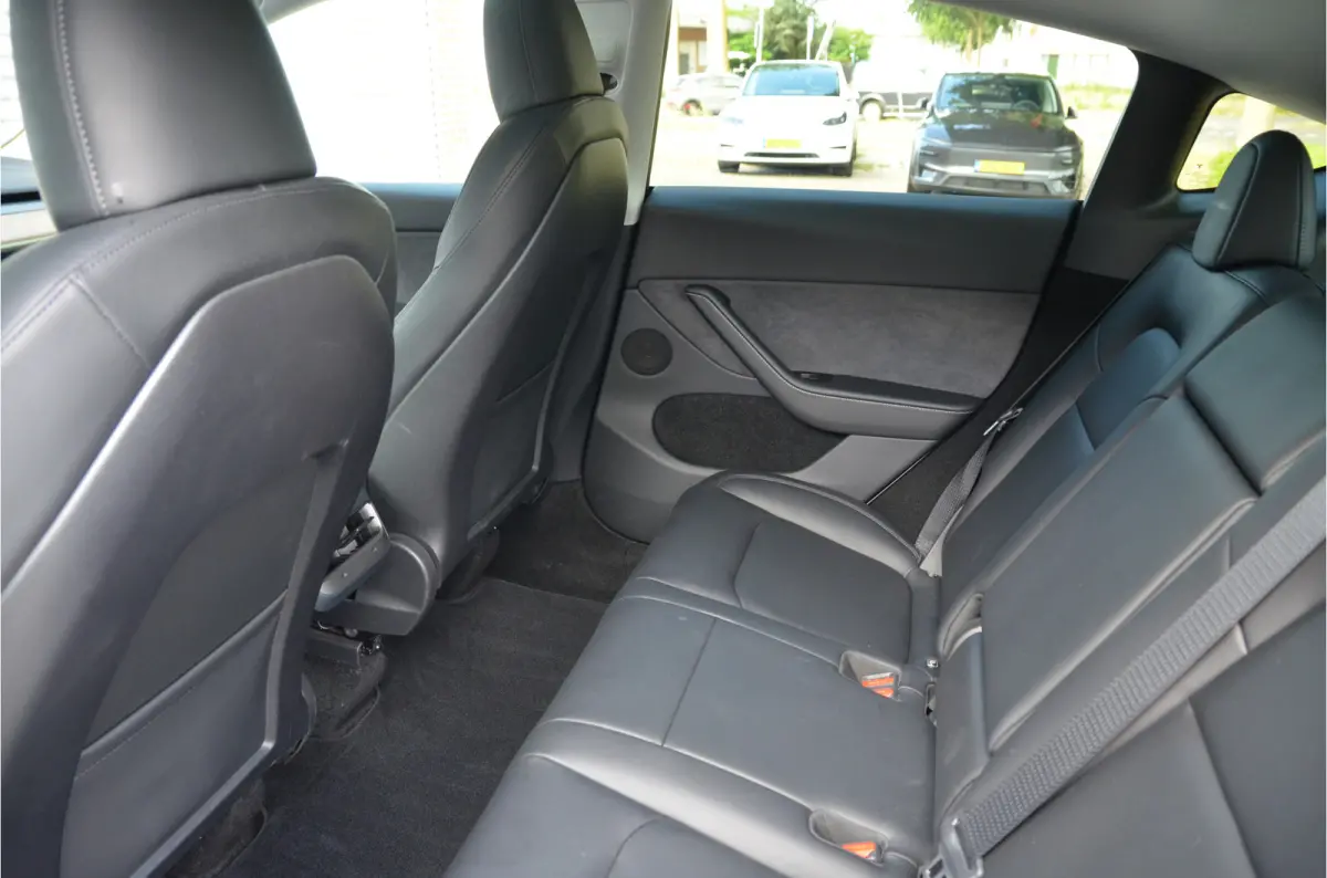 RWD 58 kWh AutoPilot4.0, FSD 99,- p/mnd