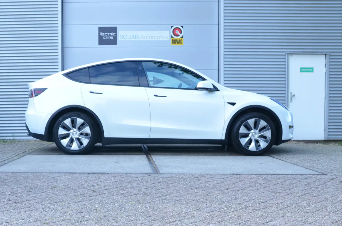 RWD 58 kWh AutoPilot4.0, FSD 99,- p/mnd