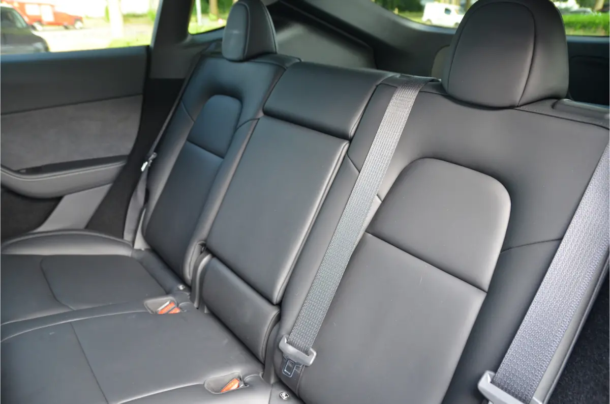RWD 58 kWh AutoPilot4.0, FSD 99,- p/mnd