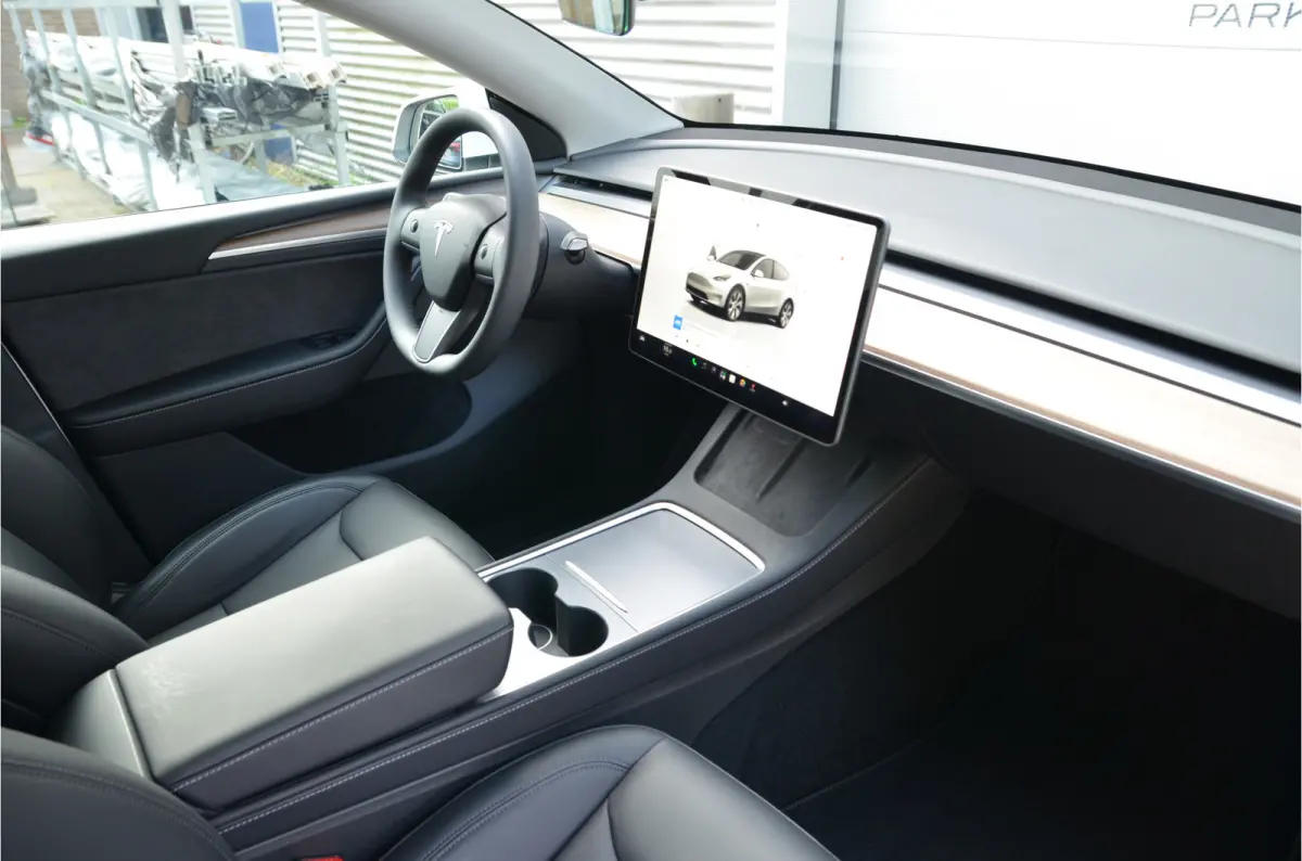 RWD 58 kWh AutoPilot4.0, FSD 99,- p/mnd