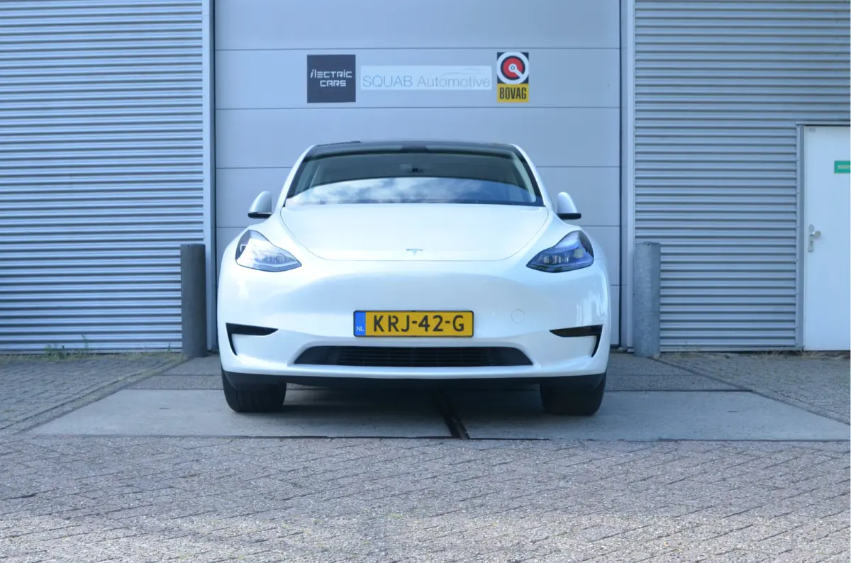 RWD 58 kWh AutoPilot4.0, FSD 99,- p/mnd