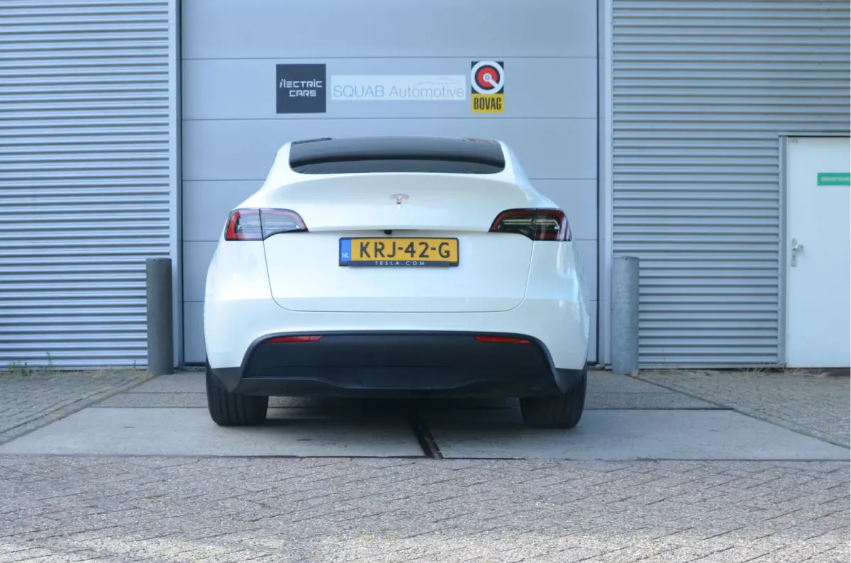 RWD 58 kWh AutoPilot4.0, FSD 99,- p/mnd