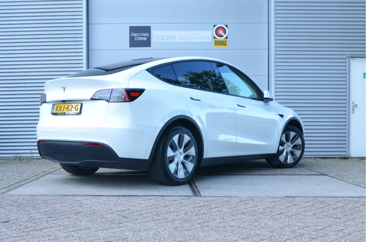 RWD 58 kWh AutoPilot4.0, FSD 99,- p/mnd
