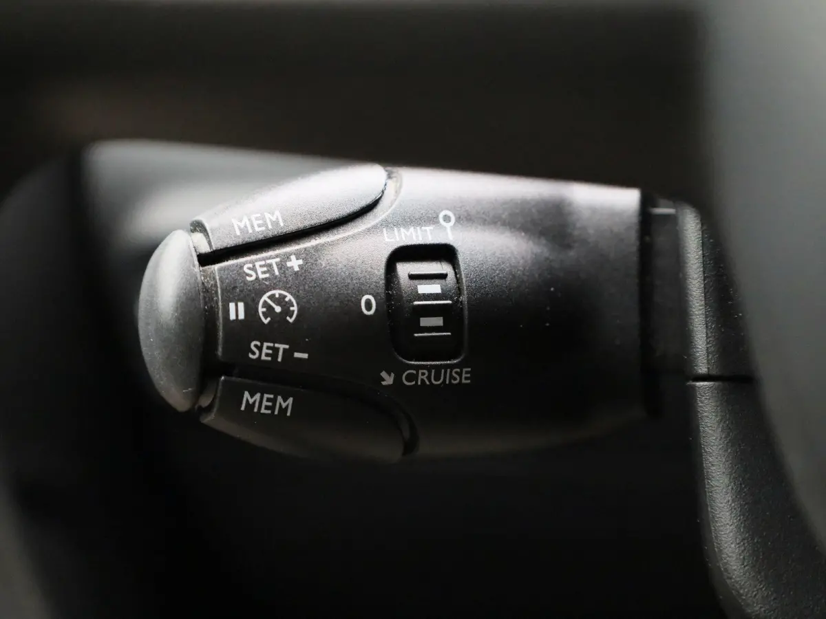 1.2 PureTech 82 S&S MAN Feel | WORDT VERWACHT | APPLE CARPLAY - ANDROID AUTO | NAVIGATIE | CLIMATE CONTROL | CRUISE CONTROL |