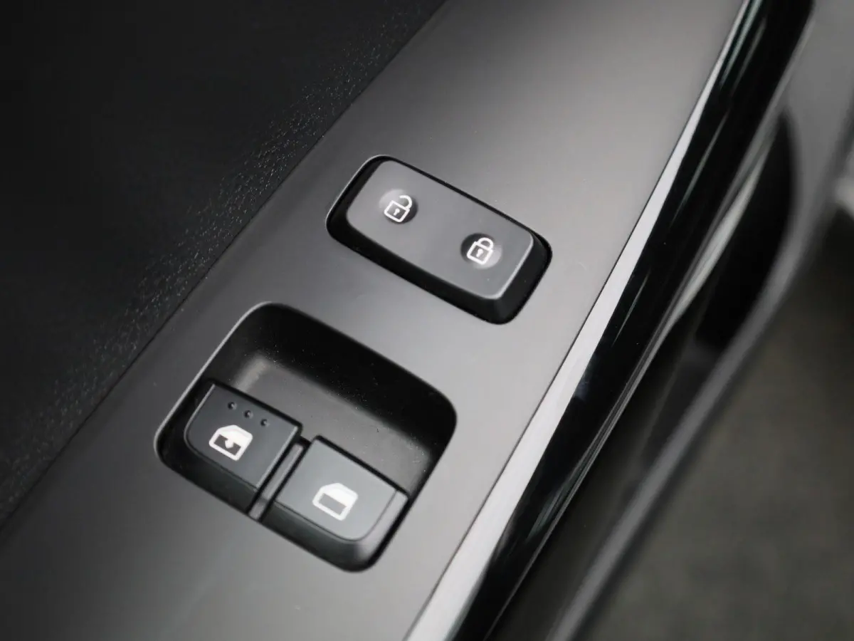 1.0 DPi ComfortLine | APPLE CARPLAY | AIRCO | BLUETOOTH | CRUISE CONTROL | MULTIFUNCTIONEEL STUURWIEL | 5-DEURS |