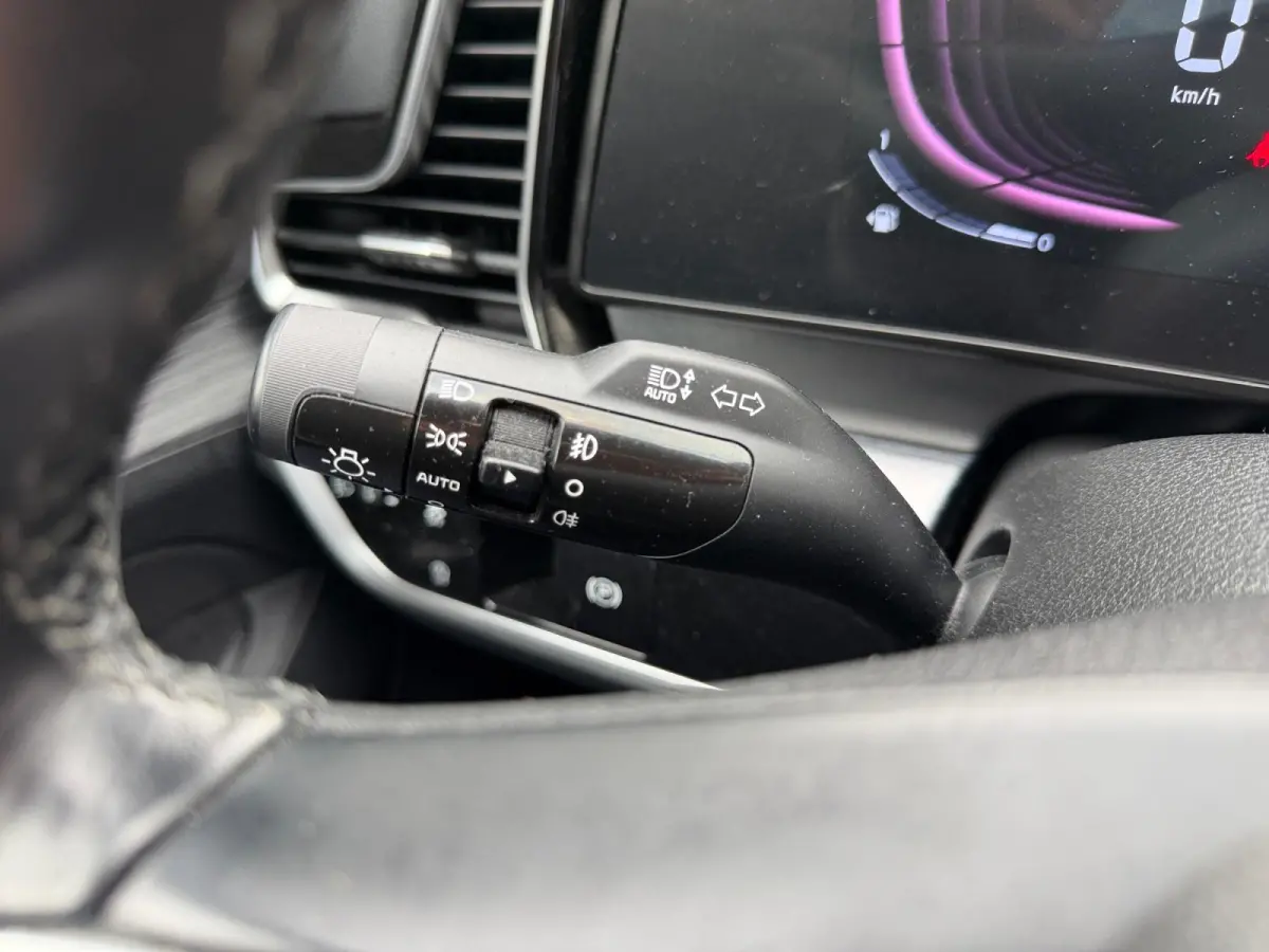 1.6 T-GDi MHEV DynamicLine | Navigatie | Climate control | Parkeer camera achter | LM-Velgen