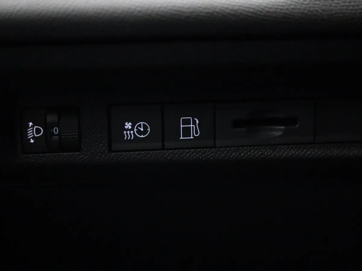 1.6 Plug-in Hybrid 180 Active Pack Business | NAVIGATIE | APPLE CARPLAY - ANDROID AUTO | CLIMATE CONTROL | CRUISE CONTROL | PARKEENSENSOREN ACHTER | LICHTMETALEN VELGEN | LED VERLICHTING | D
