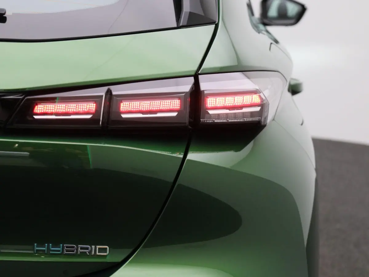 1.6 Plug-in Hybrid 180 Active Pack Business | NAVIGATIE | APPLE CARPLAY - ANDROID AUTO | CLIMATE CONTROL | CRUISE CONTROL | PARKEENSENSOREN ACHTER | LICHTMETALEN VELGEN | LED VERLICHTING | D