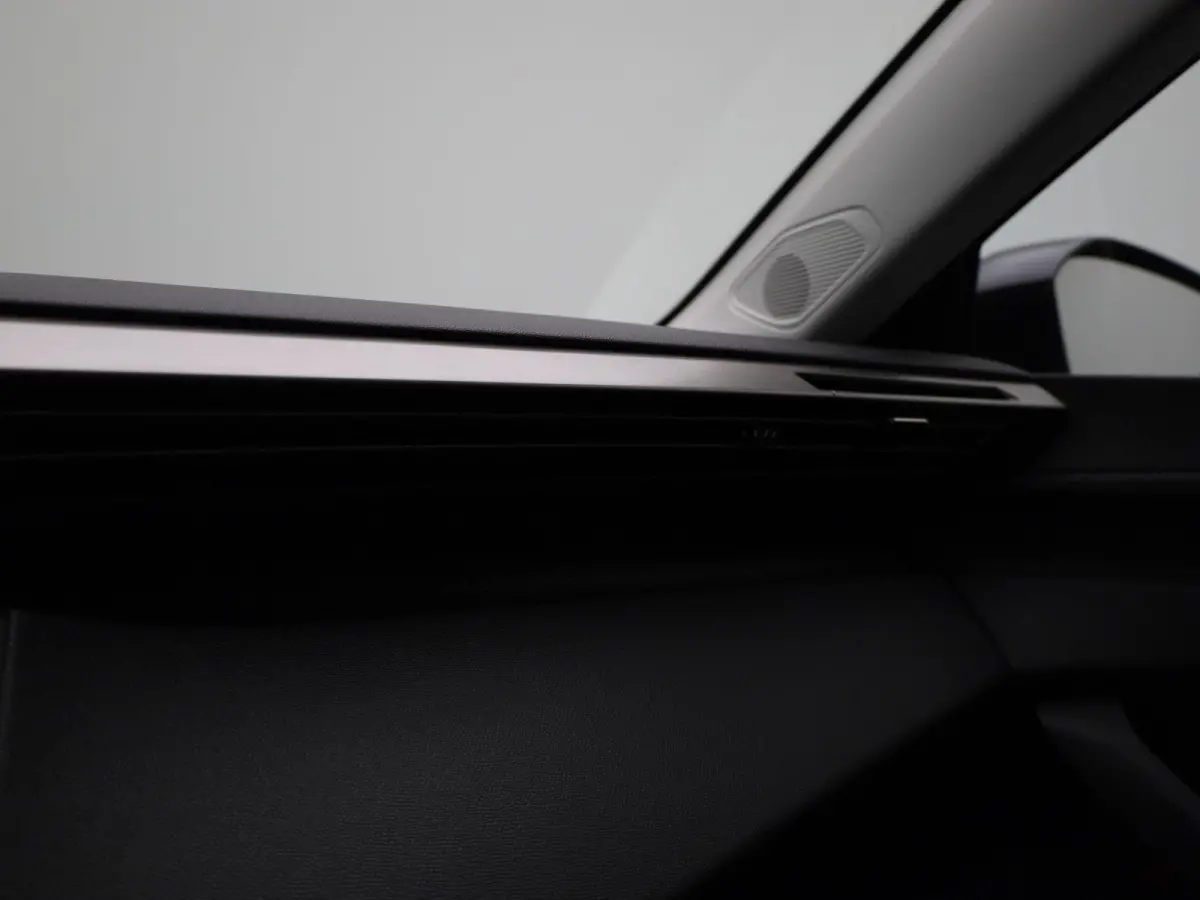 1.6 Plug-in Hybrid 180 Active Pack Business | NAVIGATIE | APPLE CARPLAY - ANDROID AUTO | CLIMATE CONTROL | CRUISE CONTROL | PARKEENSENSOREN ACHTER | LICHTMETALEN VELGEN | LED VERLICHTING | D