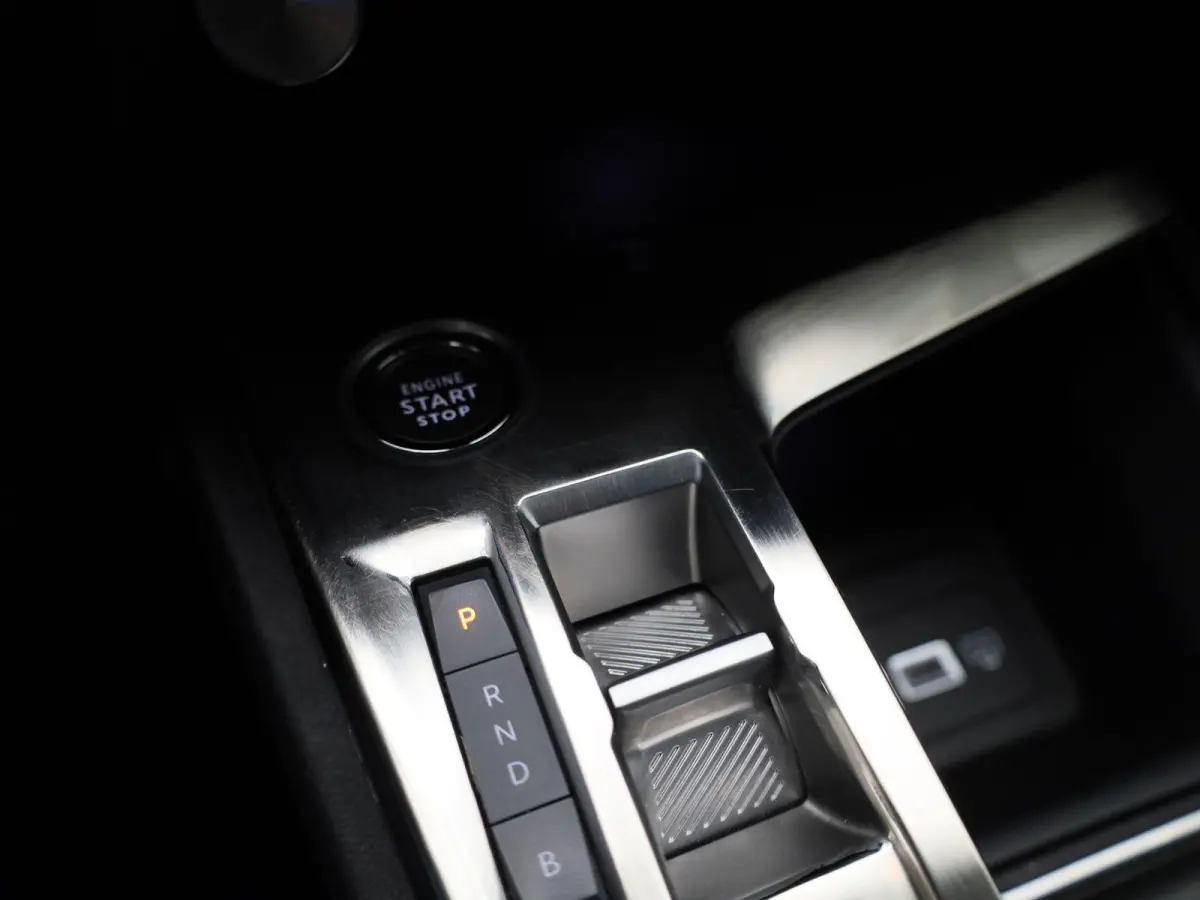 1.6 Plug-in Hybrid 180 Active Pack Business | NAVIGATIE | APPLE CARPLAY - ANDROID AUTO | CLIMATE CONTROL | CRUISE CONTROL | PARKEENSENSOREN ACHTER | LICHTMETALEN VELGEN | LED VERLICHTING | D
