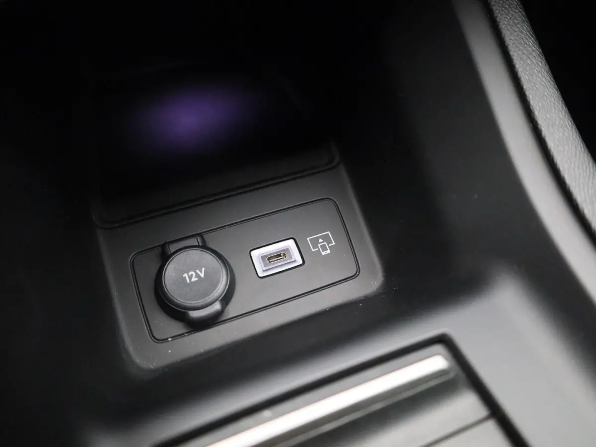 1.6 Plug-in Hybrid 180 Active Pack Business | NAVIGATIE | APPLE CARPLAY - ANDROID AUTO | CLIMATE CONTROL | CRUISE CONTROL | PARKEENSENSOREN ACHTER | LICHTMETALEN VELGEN | LED VERLICHTING | D