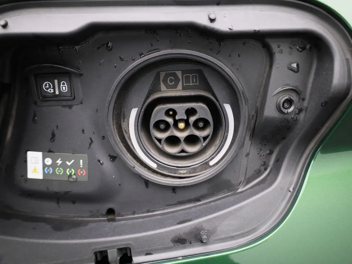 1.6 Plug-in Hybrid 180 Active Pack Business | NAVIGATIE | APPLE CARPLAY - ANDROID AUTO | CLIMATE CONTROL | CRUISE CONTROL | PARKEENSENSOREN ACHTER | LICHTMETALEN VELGEN | LED VERLICHTING | D