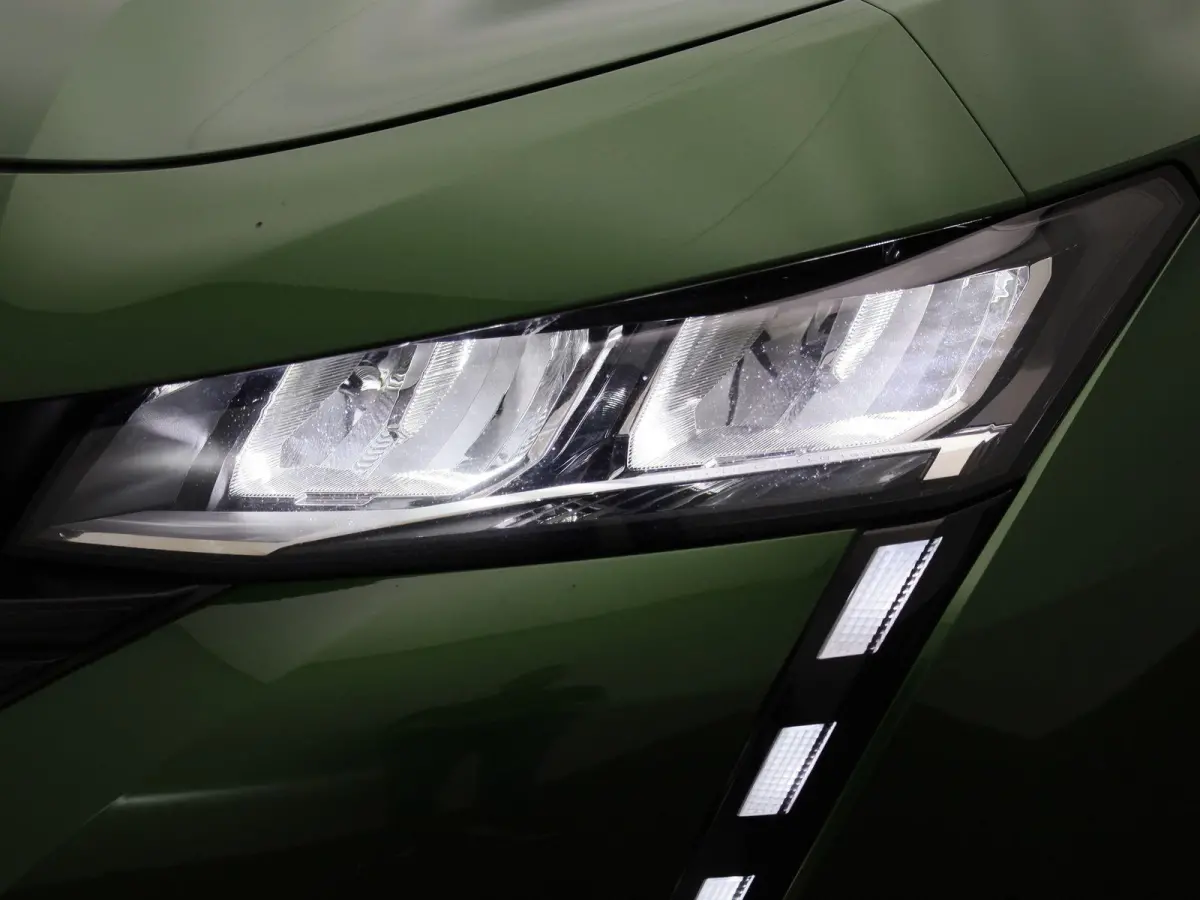 1.6 Plug-in Hybrid 180 Active Pack Business | NAVIGATIE | APPLE CARPLAY - ANDROID AUTO | CLIMATE CONTROL | CRUISE CONTROL | PARKEENSENSOREN ACHTER | LICHTMETALEN VELGEN | LED VERLICHTING | D