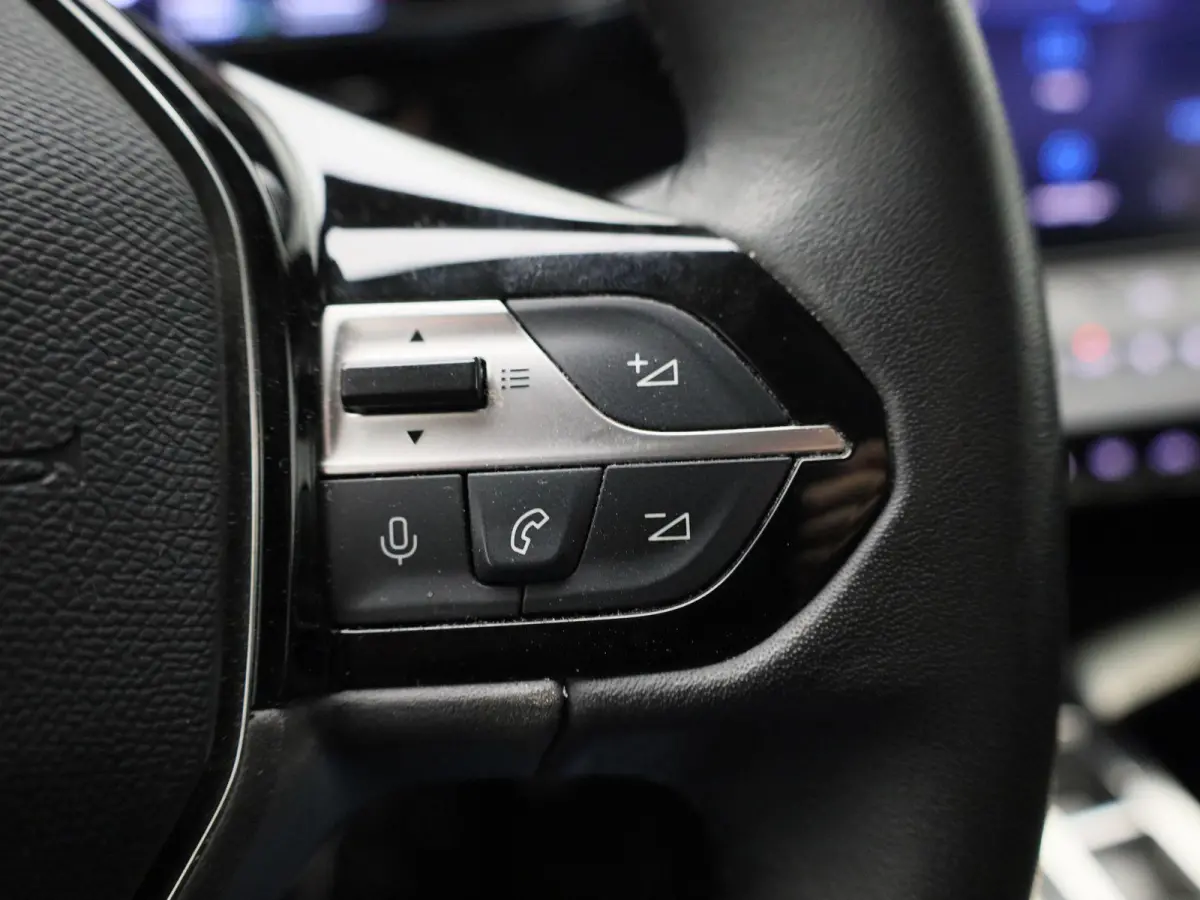 1.6 Plug-in Hybrid 180 Active Pack Business | NAVIGATIE | APPLE CARPLAY - ANDROID AUTO | CLIMATE CONTROL | CRUISE CONTROL | PARKEENSENSOREN ACHTER | LICHTMETALEN VELGEN | LED VERLICHTING | D