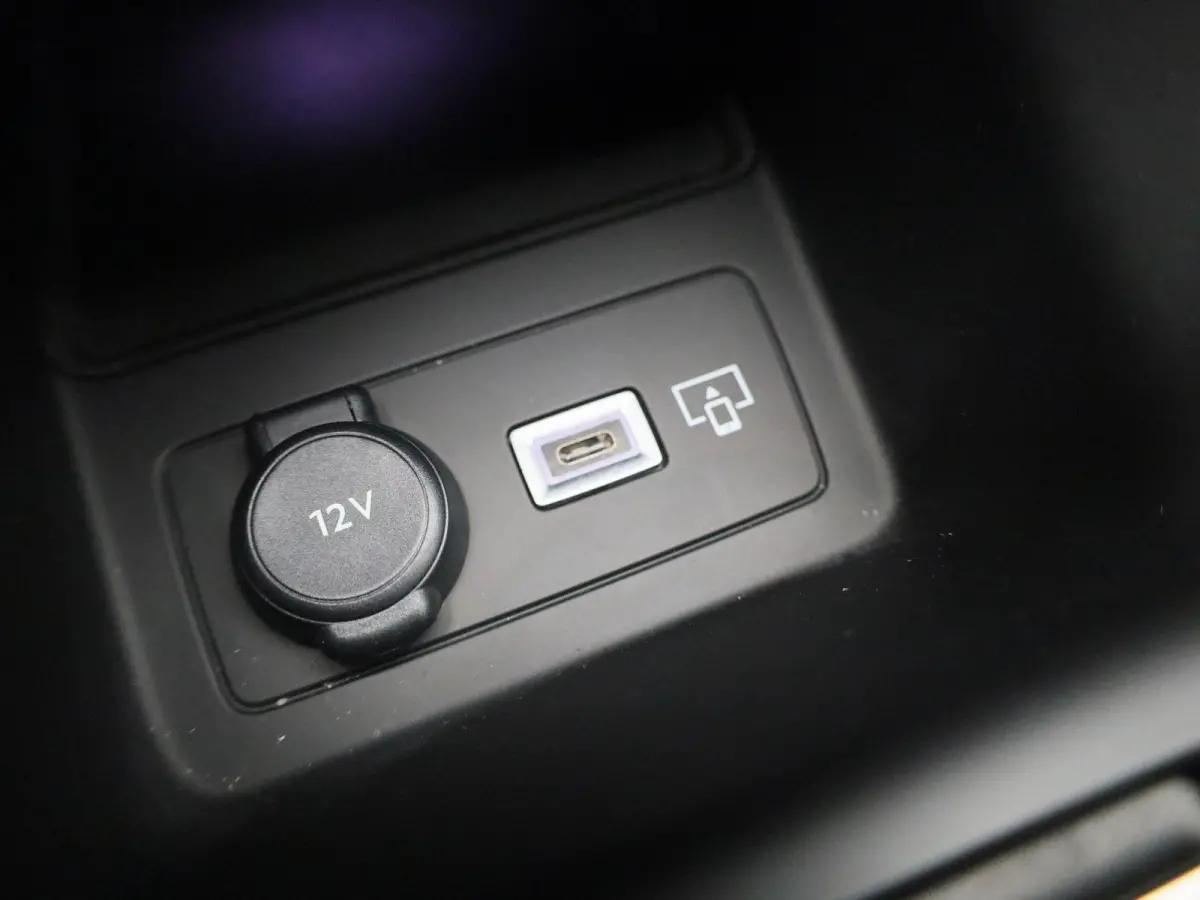 1.6 Plug-in Hybrid 180 Active Pack Business | NAVIGATIE | APPLE CARPLAY - ANDROID AUTO | CLIMATE CONTROL | CRUISE CONTROL | PARKEENSENSOREN ACHTER | LICHTMETALEN VELGEN | LED VERLICHTING | D